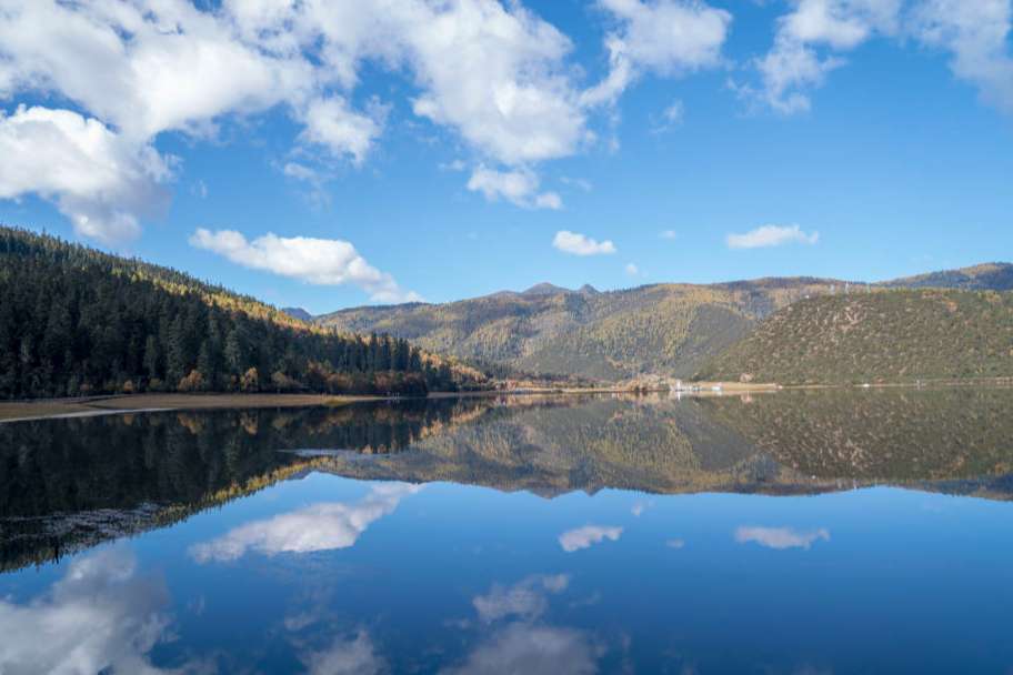 秋天里的美麗中國｜深秋普達措：層林盡染美如畫